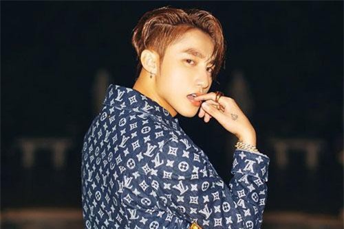 Sơn Tùng M-TP tung loạt ảnh hậu trường, trải lòng về MV cực hot "Hãy trao cho anh"