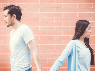Nhìn chiếc giường kỳ quái bố chồng tương lai chuẩn bị cho, tôi không bất ngờ mà chỉ thấy kinh hãi