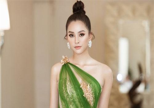 Hoa h&#x1EAD;u Ti&#x1EC3;u Vy di&#x1EC7;n &#x111;&#x1EA7;m &quot;n&#x1EEF; ho&#xE0;ng&quot; d&#xE0;i qu&#xE9;t &#x111;&#x1EA5;t v&#xE0; kho&#x1EA3;nh kh&#x1EAF;c tung v&#xE1;y &#x111;&#x1EB9;p ng&#xE2;y ng&#x1EA5;t khi&#x1EBF;n ai c&#x169;ng ngo&#xE1;i nh&#xEC;n