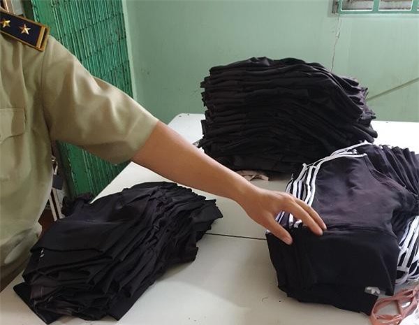 Bình Dương lại phát hiện quả tang hộ kinh doanh giả mạo nhãn hiệu Nike, Adidas