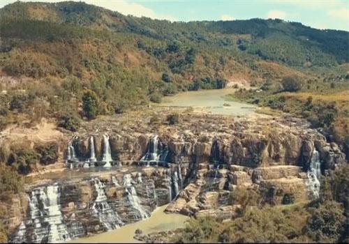 CLIP: Vẻ đẹp hùng vĩ của thác 7 tầng đẹp như dải lụa ở Đà Lạt hút khách nước ngoài