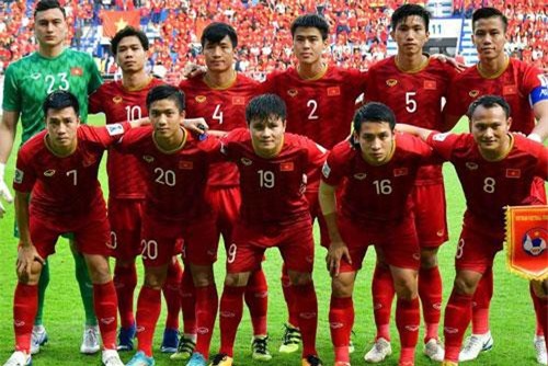 HLV Alfred Riedl: 'Điểm yếu của cầu thủ Việt Nam là... quá nặng tình'