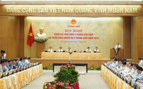 Chùm ảnh: Chính phủ họp trực tuyến với các địa phương