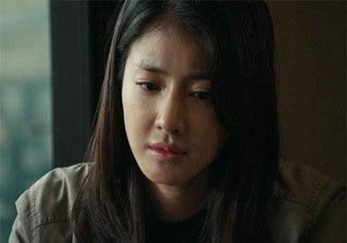 Choáng váng với bí mật chồng giấu trong chiếc điện thoại cũ