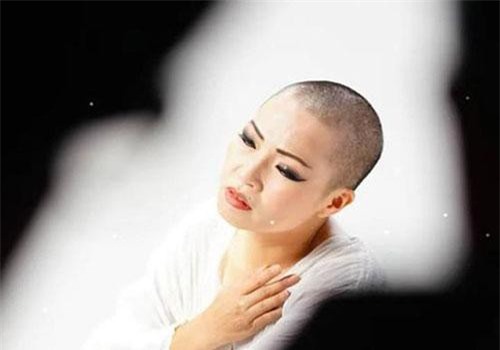 Phương Thanh gây xôn xao khi chỉ trích đơn vị mua "Độ ta không độ nàng" là cướp giật