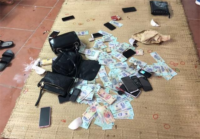 Quảng Ninh: Phá sới bạc “khủng”, tạm giữ 20 đối tượng, thu gần 600 triệu đồng