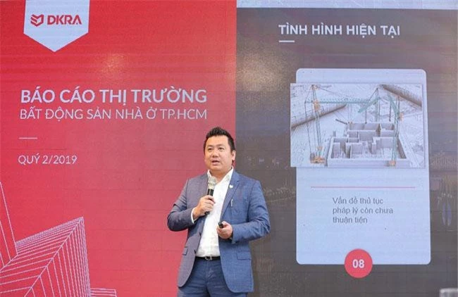 Ông Phạm Lâm - CEO DKRA Vietnam trình bày chủ đề "Thị trường đang ở đâu? (Where are we now?)" tại buổi báo cáo ngày 4-7 (ảnh DK)