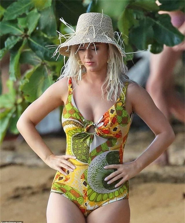 Katy Perry gợi cảm với áo tắm - 4