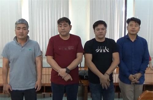 CLIP: Công an TPHCM bắt nhóm đối tượng người nước ngoài tổ chức đánh bạc