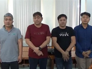 CLIP: Công an TPHCM bắt nhóm đối tượng người nước ngoài tổ chức đánh bạc