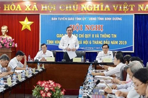 Ông Lê Hữu Phước, Ủy viên Thường vụ, Trưởng Ban Tuyên giáo Tỉnh ủy phát biểu tại Hội nghị giao ban báo chí quý II-2019. Ảnh: Báo Bình Dương.