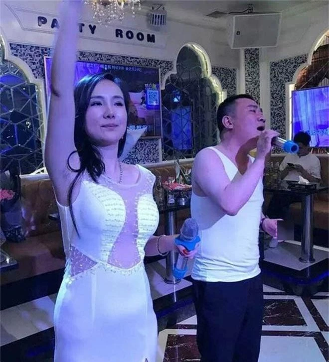 2 nguoi mau xe hoi hot o trung quoc gio ra sao? hinh anh 5