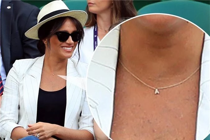Meghan-Markle-wears-adorable-‘A’-necklace-in-tribute-to-Archie