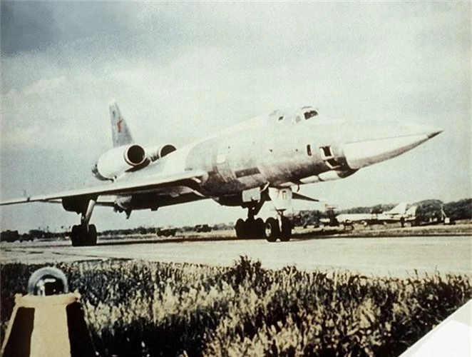 Vi sao phi cong Lien Xo tu choi dung may bay nem bom Tu-22?-Hinh-3