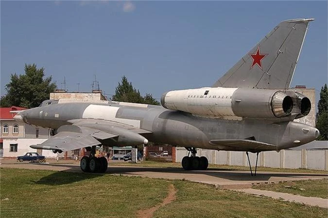 Vi sao phi cong Lien Xo tu choi dung may bay nem bom Tu-22?-Hinh-5
