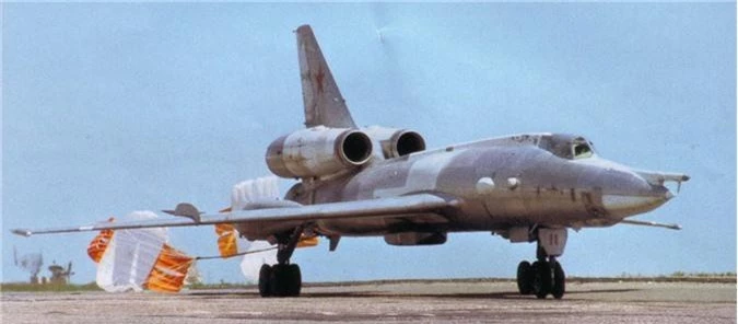 Vi sao phi cong Lien Xo tu choi dung may bay nem bom Tu-22?-Hinh-7