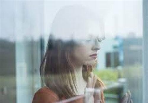 Chết lặng khi mở chiếc phong bì chồng tặng ngày sinh nhật