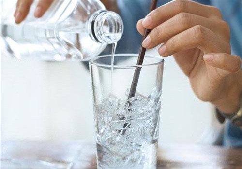 Những thời điểm bạn tuyệt đối không nên uống nước lạnh kẻo hại thân