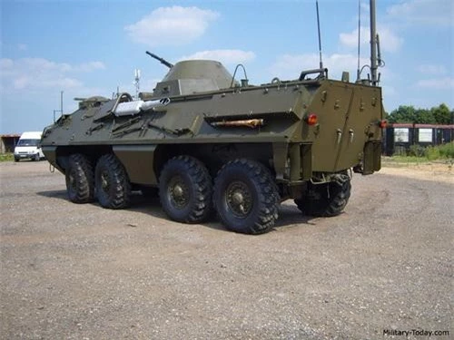 Cửa ra vào phía sau xe thiết giáp OT-64 SKOT, đây là thiết kế ưu việt so với dòng BTR của Liên Xô