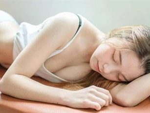 CLIP: Thềm ngực căng đầy của hot girl Thái Lan