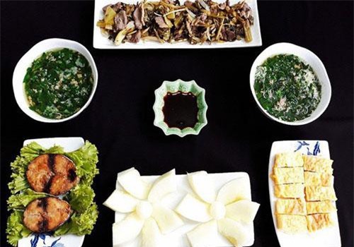 Mâm cơm "chuẩn không cần chỉnh" cho ngày hè nắng gắt