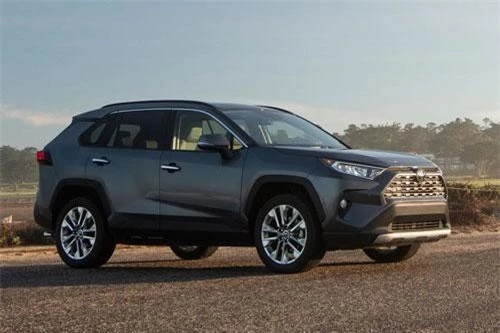 4. Toyota RAV4 (doanh số: 39.152 chiếc).