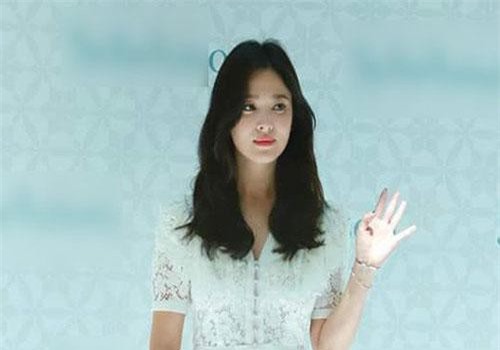 Song Hye Kyo lần đầu xuất hiện sau ly hôn, sụt cân nghiêm trọng ai cũng đau lòng