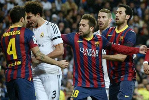 CLIP: Những vụ ẩu đả kinh hoàng nhất trong lịch sử bóng đá