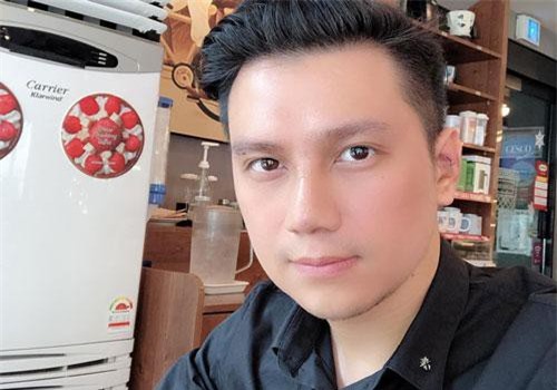 Việt Anh lần đầu đăng ảnh cận mặt sau thẩm mỹ, vẫn còn lộ nguyên dấu vết “dao kéo”