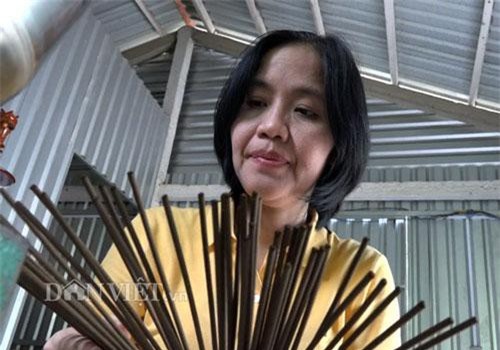 Bến Tre: Cô giáo miền Tây làm nhang sinh học từ loài cây dại