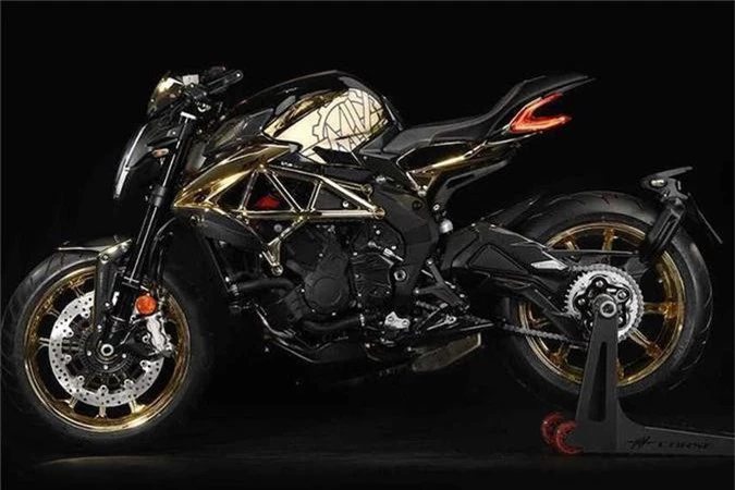 Dai gia dat hang MV Agusta ma vang sieu doc dao-Hinh-2