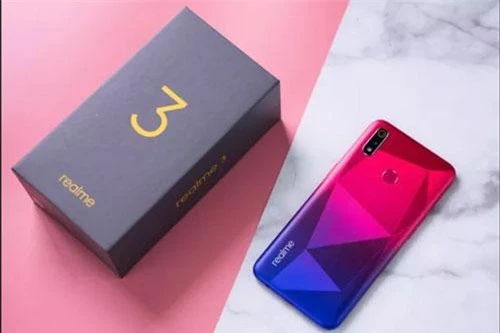 Realme 3 màu hồng kim cương.