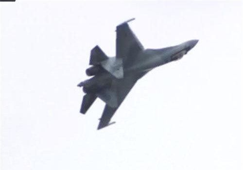 Clip: Su-35 thách thức mọi định luật vật lý khi trình diễn ở Army-2019