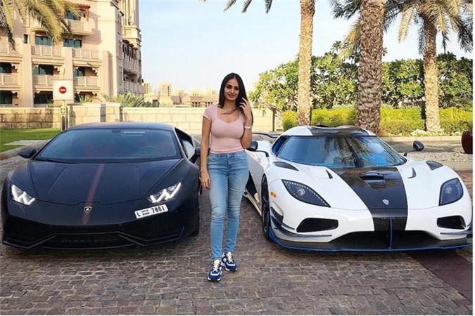 Nữ họa sĩ xinh đẹp sở hữu dàn siêu xe triệu đô