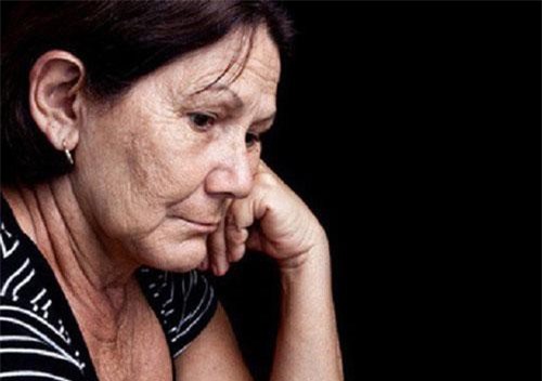 Vô tình nghe cuộc trò chuyện của hai cô con dâu, tôi không thể tin nổi con dâu út ngồi ở nhà mà cũng có thể kiếm cả trăm triệu mỗi tháng