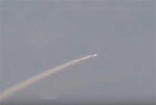 Clip: Xem tàu ngầm Iran lần đầu phóng tên lửa từ dưới nước