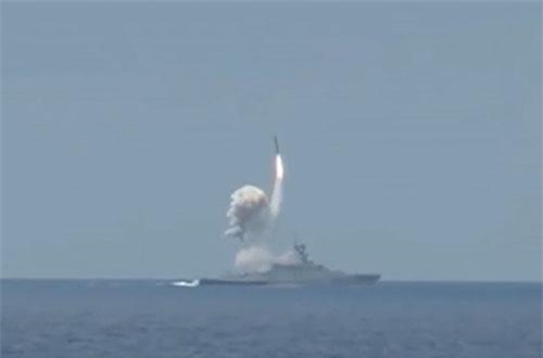 CLIP: Tận thấy cảnh tàu ngầm hạt nhân Nga phóng tên lửa có cánh