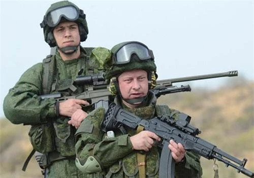 Theo RIA Novosti, Tập đoàn Kalashnikov sẽ tạo ra phiên bản dân sự của khẩu súng trường tiến công AK-12 đặc biệt tối tân để cung cấp cho những công dân có giấy phép sử dụng súng. Nguồn ảnh: Wikipedia