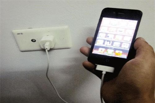 Thanh niên dân tộc Nùng tử vong do sử dụng điện thoại khi đang sạc pin