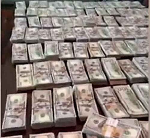 CLIP: Floyd Mayweather khoe tiền và loạt hàng hiệu sang chảnh