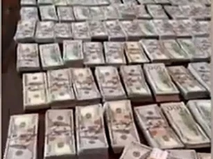CLIP: Floyd Mayweather khoe tiền và loạt hàng hiệu sang chảnh