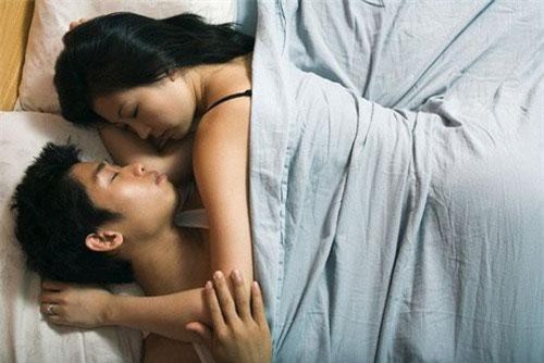 Trải qua tình một đêm với phụ nữ nóng bỏng, tôi đứng hình khi gặp lại em