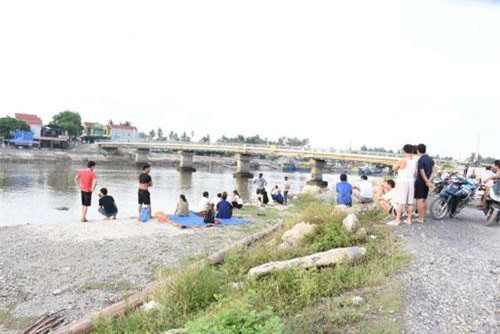 Nghệ An: Người phụ nữ nhảy cầu tự vẫn trong đêm