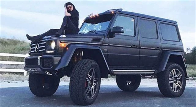 Dàn siêu xe ấn tượng của Kylie Jenner - 5 Dàn siêu xe ấn tượng của Kylie Jenner - 5