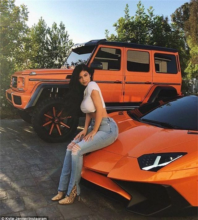 Dàn siêu xe ấn tượng của Kylie Jenner - 8 Dàn siêu xe ấn tượng của Kylie Jenner - 8