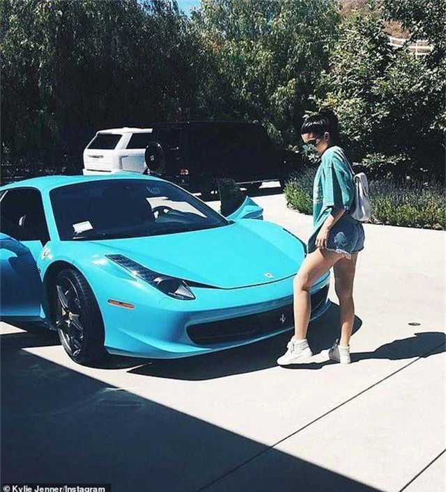 Dàn siêu xe ấn tượng của Kylie Jenner - 9