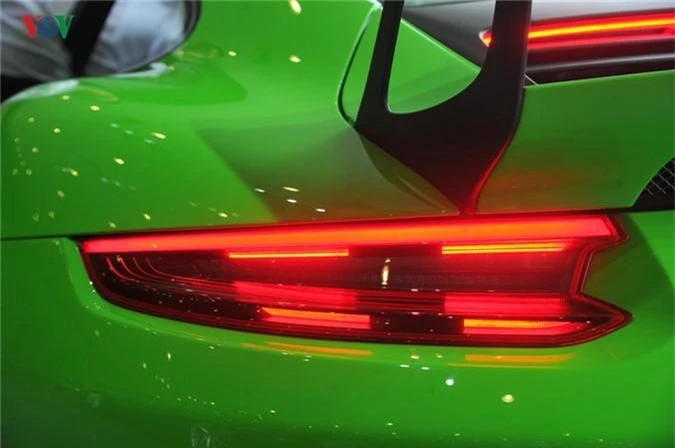 kham pha porsche 911 gt3 rs mau xanh lizard green 