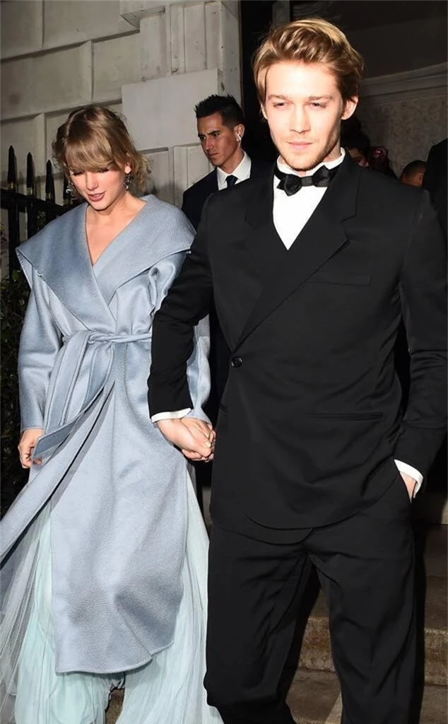 Taylor Swift: Rắn chúa khôn ngoan đóng vai nữ chính hiền lành của bộ phim đời thực thị phi bậc nhất Hollywood - Ảnh 2. Taylor Swift: Rắn chúa khôn ngoan đóng vai nữ chính hiền lành của bộ phim đời thực thị phi bậc nhất Hollywood - Ảnh 2.