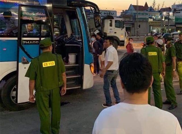 Đồng Nai: Nghi án 2 thanh niên ngáo đá chặn xe khách "xin đểu"