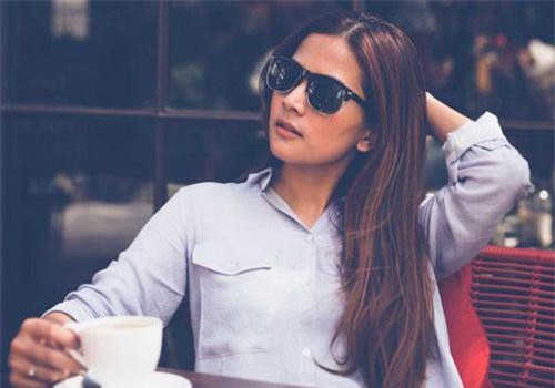 Sinh nhật con trai, vị khách không mời tặng một chiếc phong bì đầy ám ảnh nhưng cách cô vợ cao tay xử lý còn bất ngờ hơn